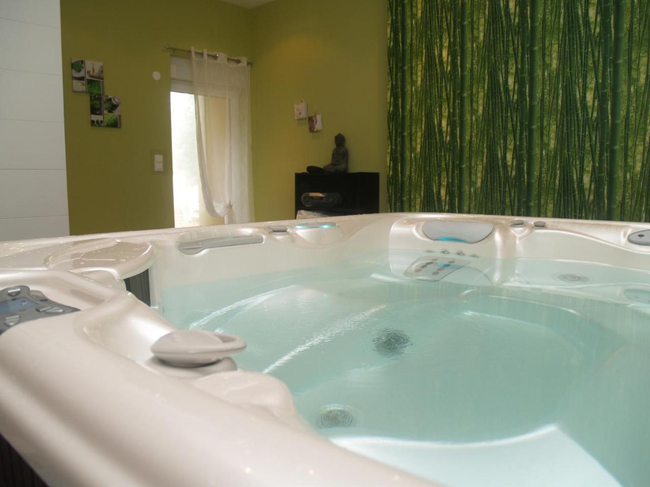 Bed and Breakfast Les Jardins De La Grange Rezonville Exterior foto